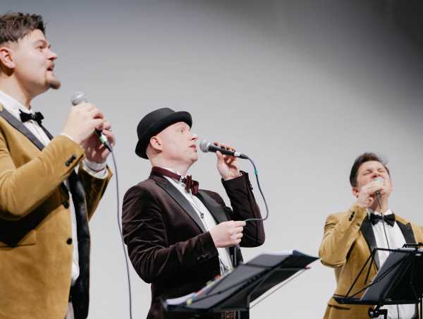 3 men singing