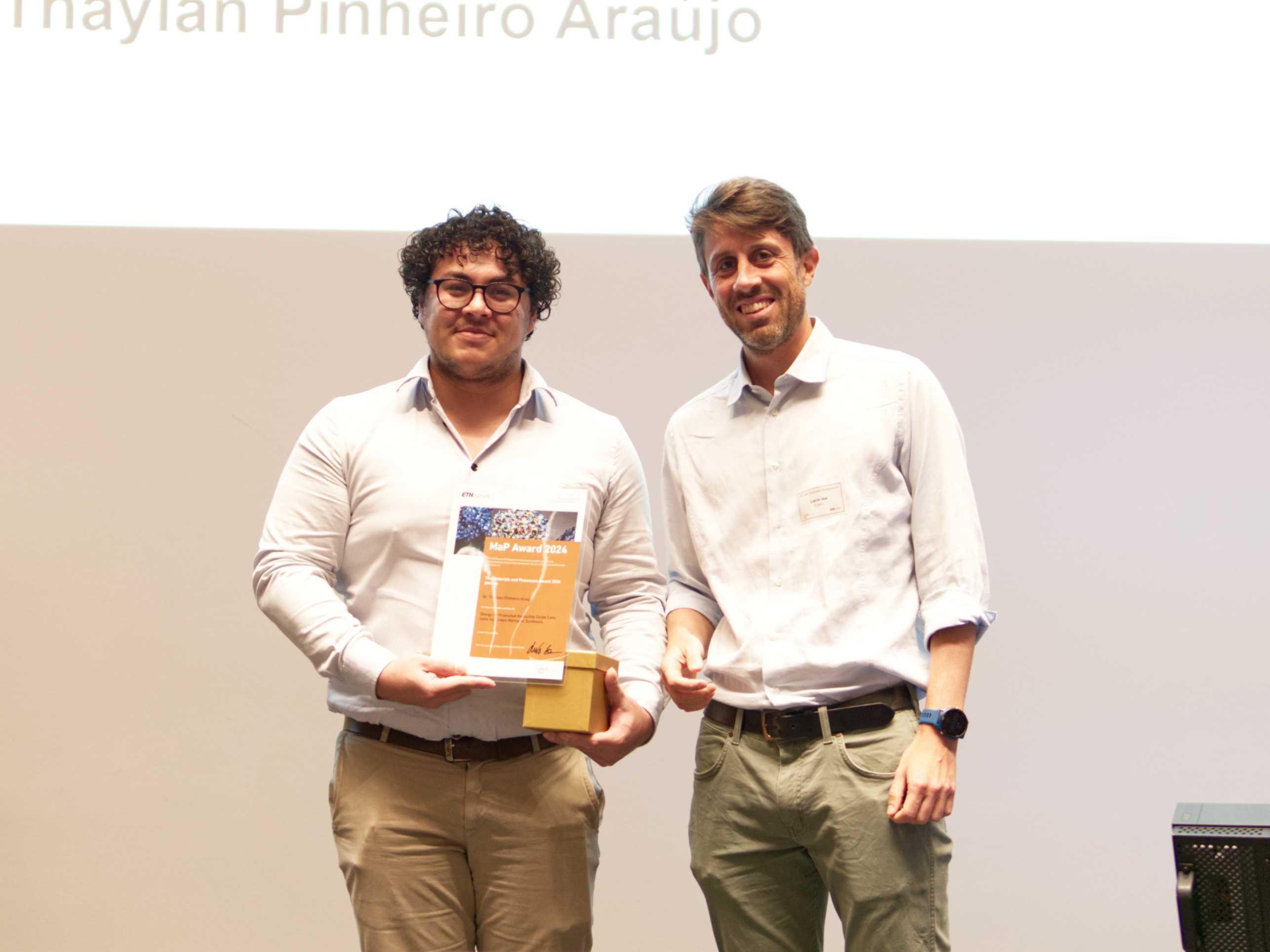 Dr. Thaylan Pinheiro Araújo and Prof. Lucio Isa, director MaP Doctoral School